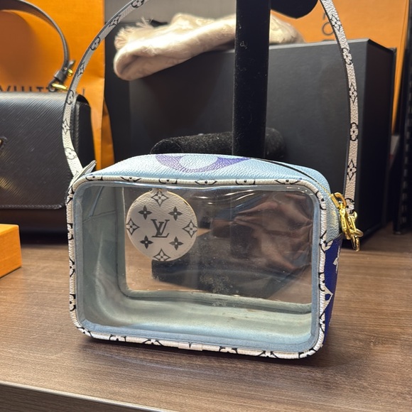 Louis Vuitton Louis Vuitton Monogram Beach Pouch Resort Okinawa - Picture 11 of 16